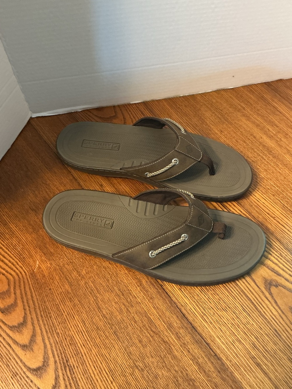 Sperry Men's Dark Brown Leather Rope-Accent Flip Flops